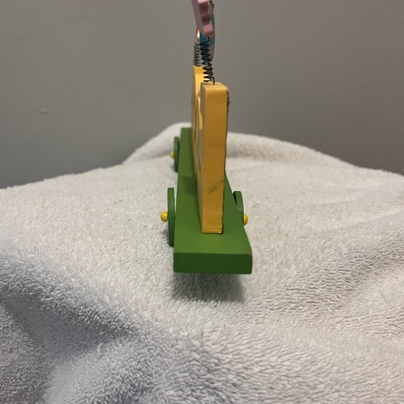 VINTAGE WOOD EASTER SIGN ON WHEELS - Picture 6 of 6